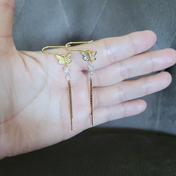 ✨️HP✨️ Rachel Zoe Dainty White Enamel Butterfly🦋 Dangle Earrings - Picture 5 of 16